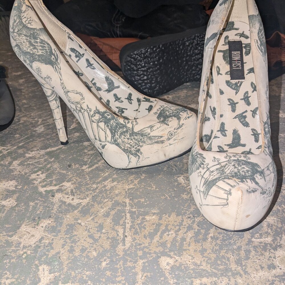 Iron fist high heels - Picture 4 of 4